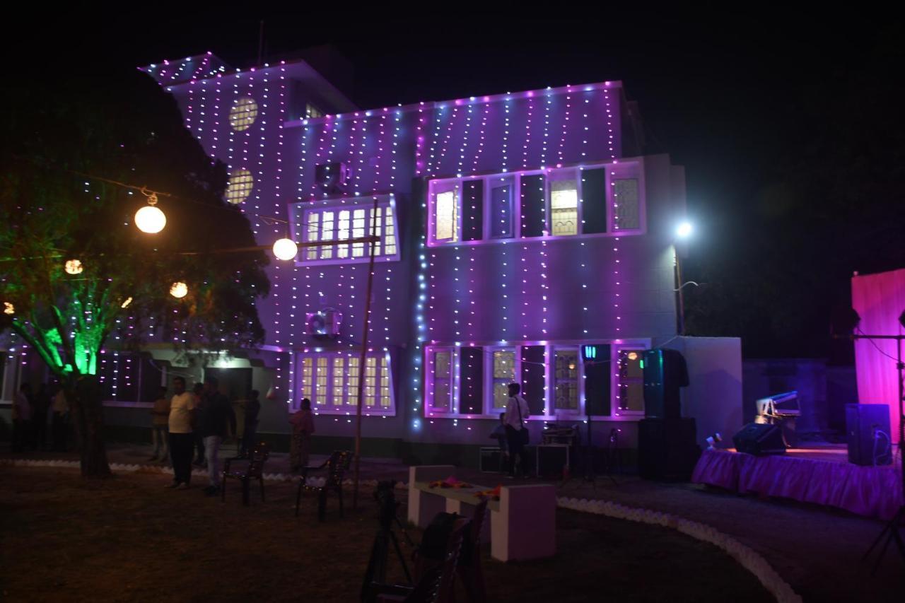 Jhargram Eshani Hotels And Guest House ภายนอก รูปภาพ